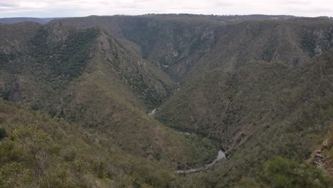 Hand-held-shot-of-Valley-near-Wollomombi-Falls,-Oxley-Wild-Rivers-National-Park,-New-South-Wales,-Australia