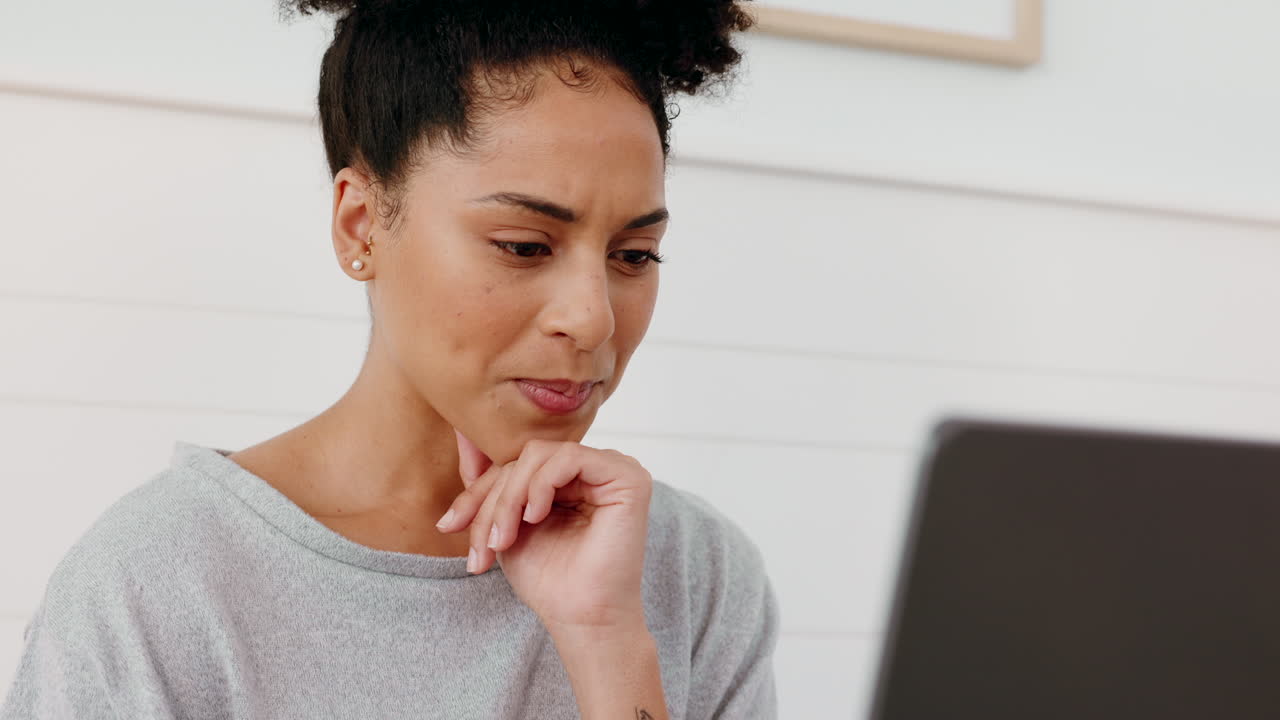 pensamiento, éxito y motivación con un negro