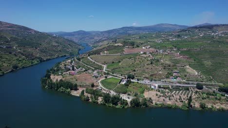 douro river bend in countryside vale de mendíz rural valley, portugal