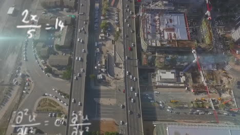 animación de fórmulas matemáticas sobre el paisaje urbano y el tráfico vial