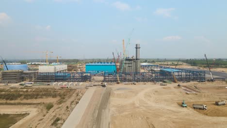 vuelo aéreo hacia el mega sitio de construcción, aumento de la infraestructura
