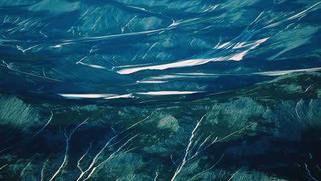 vista aérea de las montañas con glaciar