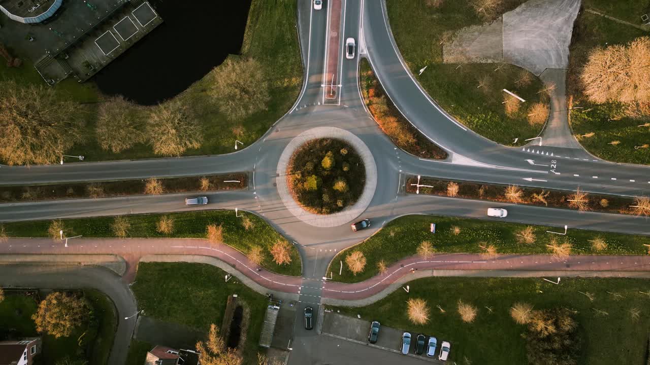 유럽 도시 의 둥근 교차로 의 공중 사진