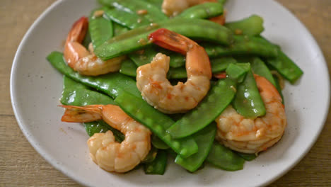 stir-fried green peas with shrimp - homemade food style