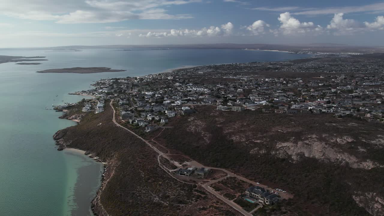 남아프리카 공화국 웨스트 코스트 국립 공원 근처의 랭베안 연안에 있는 상어 만의 파노라마 뷰
