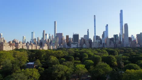 settembre 2021 - 4k aerea di manhattan da central park, nyc, usa