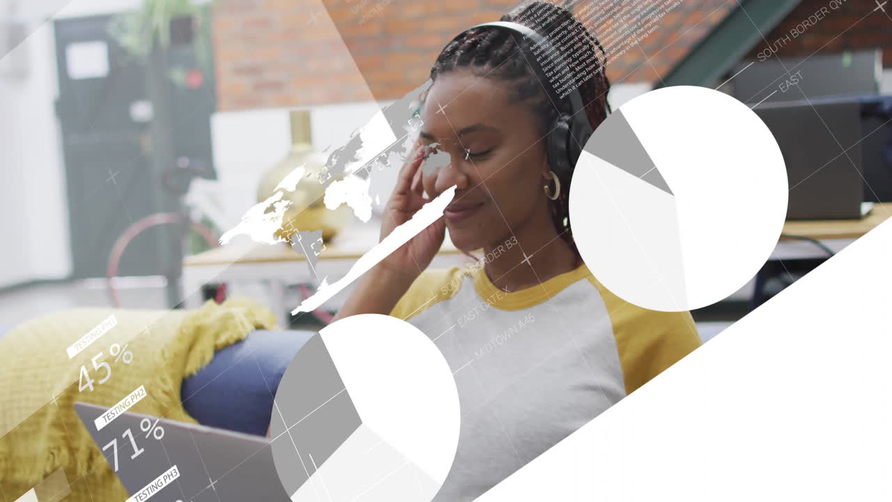 노트북을 사용하는 양색 사업가 여성에 대한 금융 데이터 처리 애니메이션