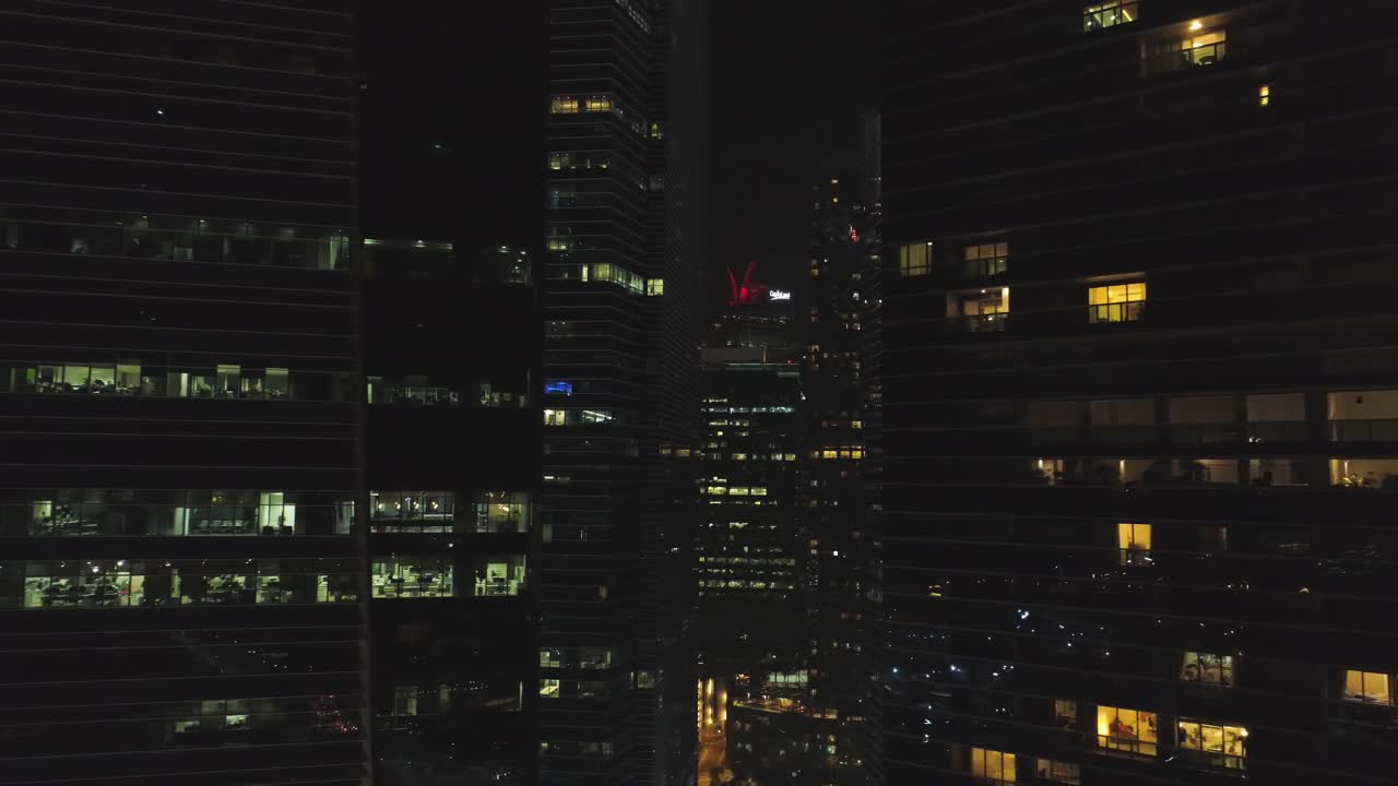 horizonte de la ciudad en la noche