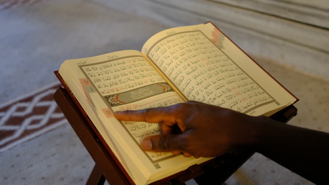Reading the quran with one's finger