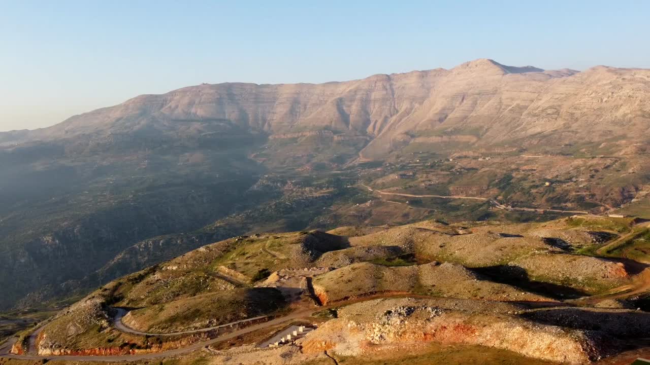 Splendido paesaggio del Monte Sannine in una giornata di sole nel Libano centrale