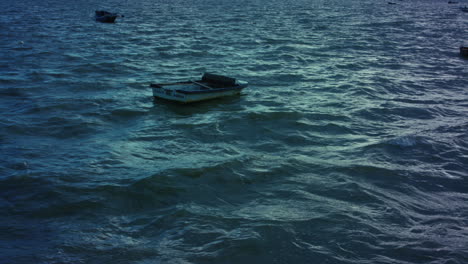 Boats-on-the-beach-moving-with-the-wind