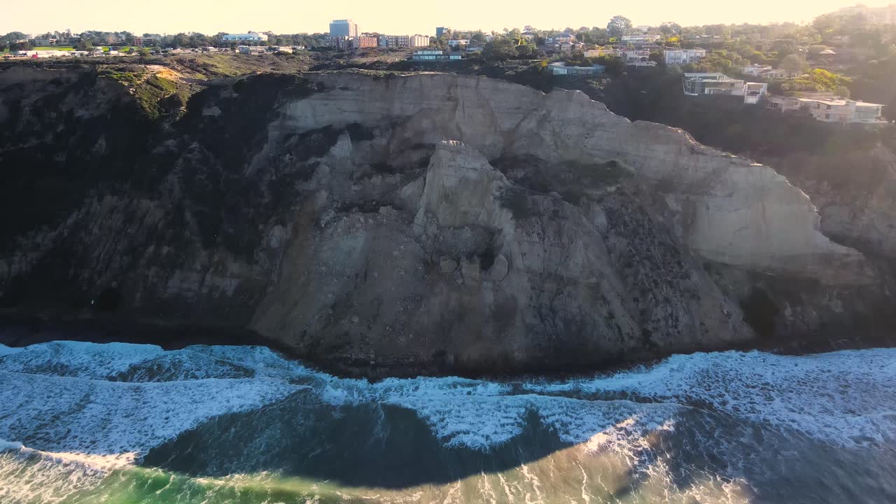 블랙스 비치 절벽의 조감도