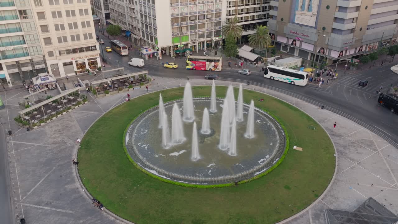 la plaza de omonoia en atenas un domingo por la mañana