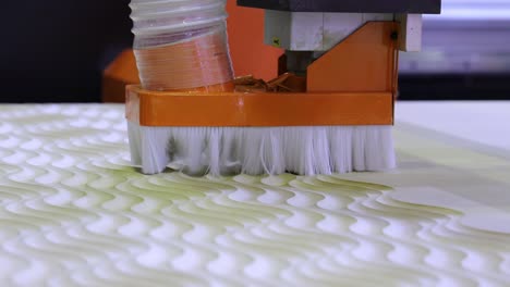 máquina de procesamiento de madera cnc, tecnología moderna en la industria.