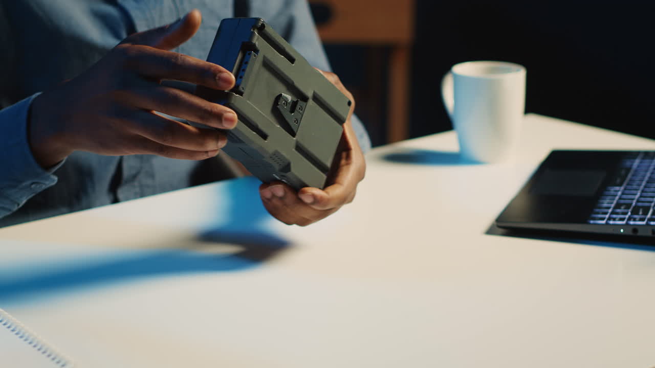 reseñas de creadores de contenido v montar batería