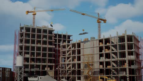 sitio de construcción de un rascacielos en progreso
