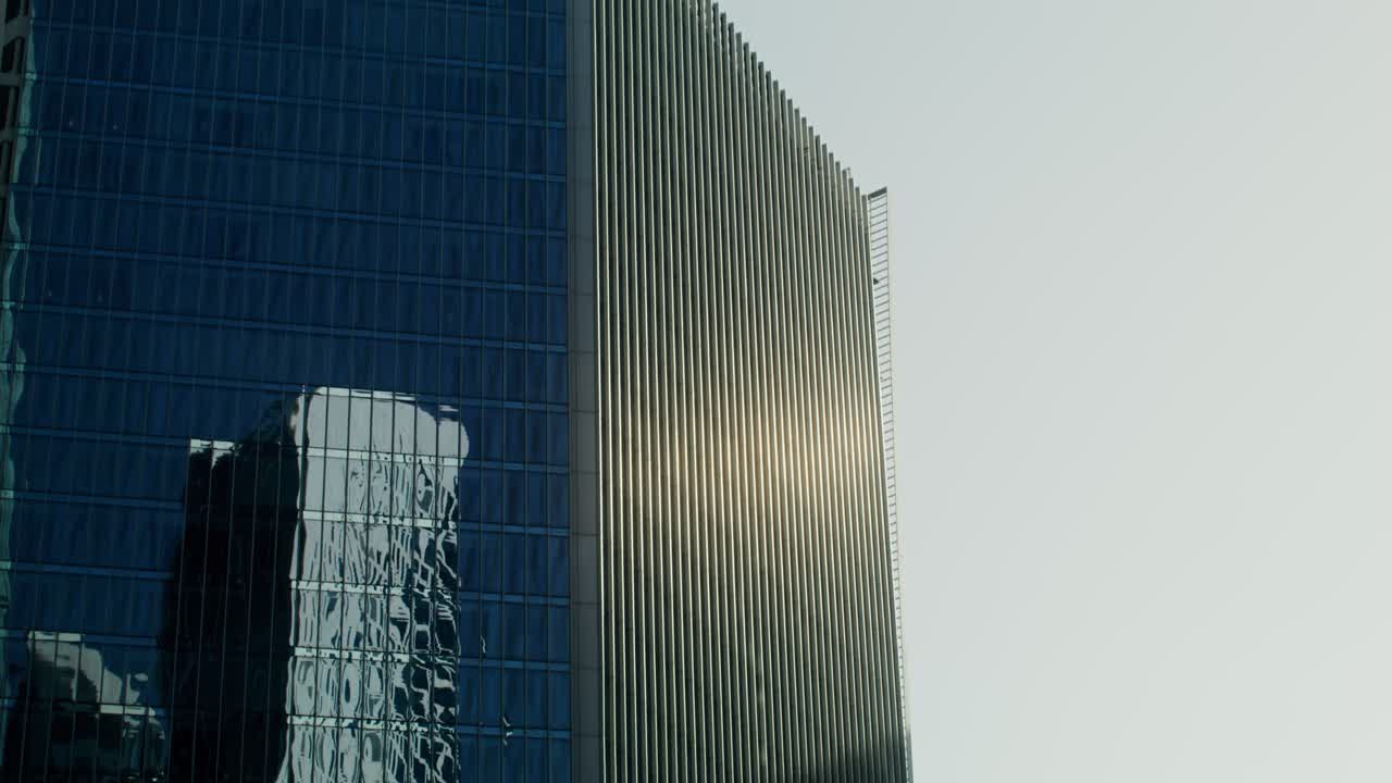 rascacielos modernos en la ciudad