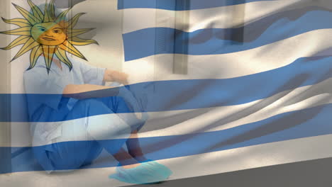 bandera argentina ondeando sobre una trabajadora de salud caucásica estresada en el hospital
