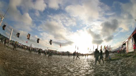 Glastonbury-Festival-Mud-00