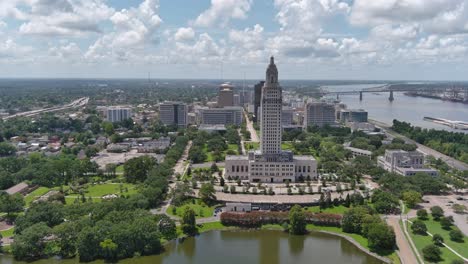 Aerial-of-Louisiana-State-Capital-building-and-surrounding-area-in-Baton-Rouge,-Louisiana