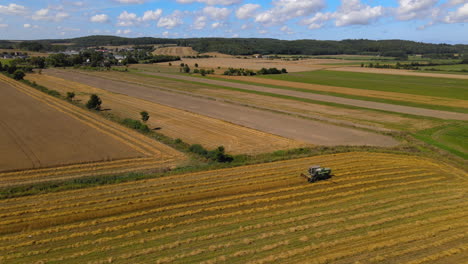 Operaciones-Diarias-De-Cultivo-Agrícola-En-Mlynary-Polonia-Antena