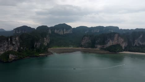 Unglaubliche-Drohnenaufnahmen-Von-Thailändischen-Landschaften-Aus-Der-Luft,-Gefilmt-In-4K-Von-Railay-Beach