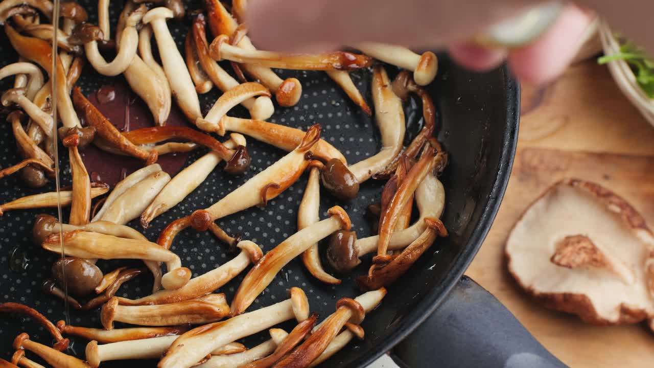 판에 버섯을 기