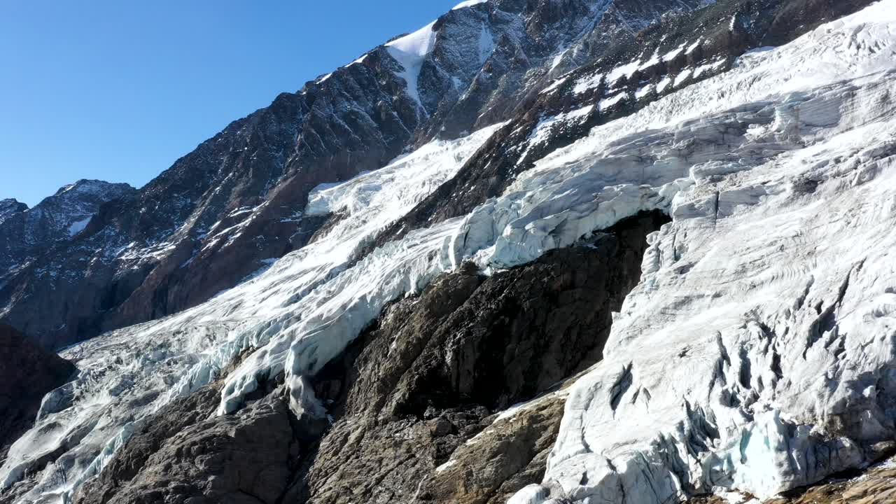 vista de pájaro del glaciar grossglockner, pasterze, hohe tauern, alpes austriacos, austria