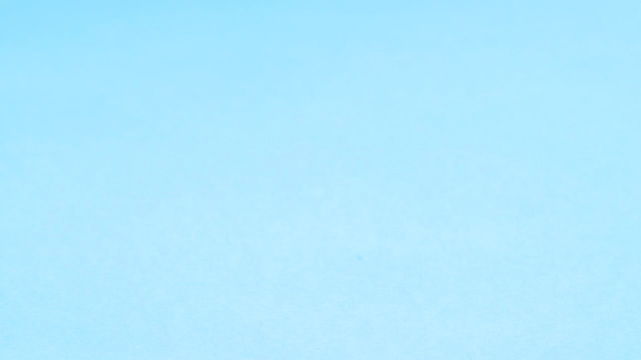 columnas de monedas de oro que crecen sobre un fondo azul - movimiento de parada