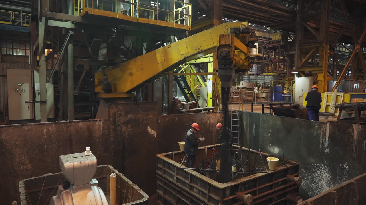 Metallgussprozess in einer Fabrik