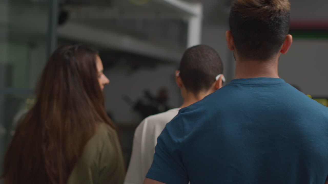 스튜디오 에서 촬영 하는 영화 의 무대 뒤 에 있는 모습