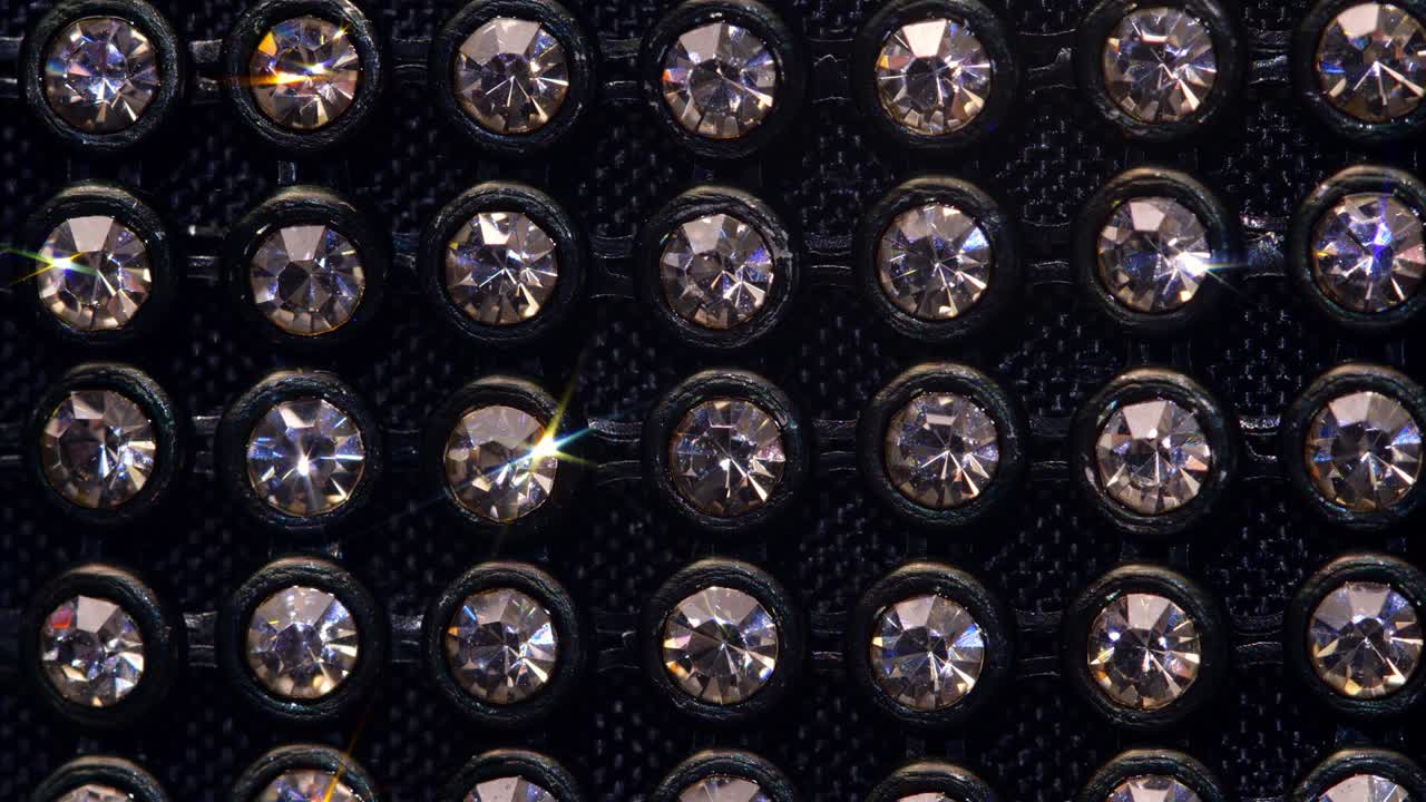 반이는 다이아몬드 빛.