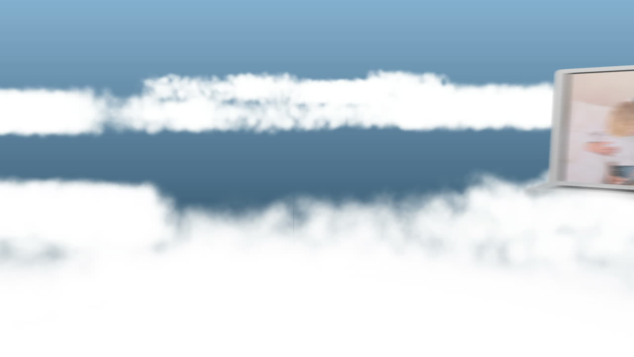 노트북에 있는 행복한 가족의 비디오