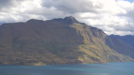 nova zelândia paisagem montanhosa