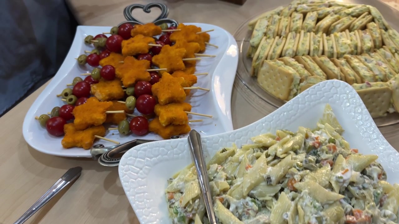 Iransk persisk mat dolma fylte vinblader tradisjonell hjemmelaget autentisk armensk gastronomi pesto pasta lasagne tahdig safranfest familiesammenkomst gourmet Nowruz deilig tiramisu i Teheran