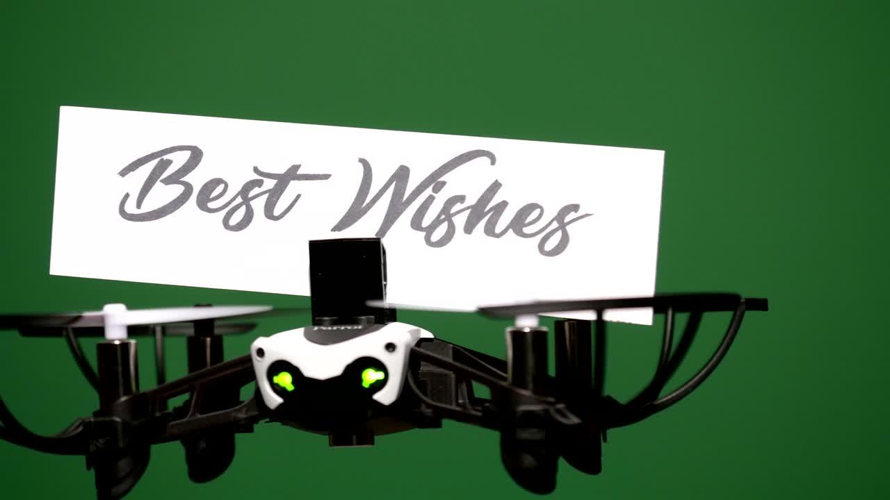 드론으로 전달된 메시지 : 녹색 화면에 있는 계절의 인사