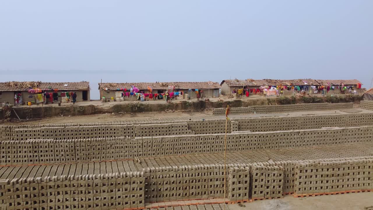 강가 강변의 충적토를 중심으로 벽돌 산업이 발달