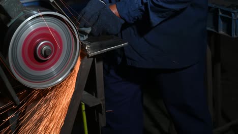 Metal-grinding-process-on-shop-floor