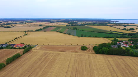 Vista-Aérea-De-Los-Campos-De-La-Isla-Tåsinge-En-Dinamarca.