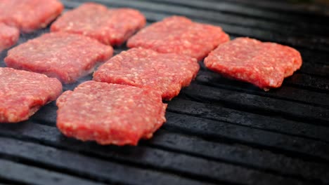 Fleischbällchen-Kochen-Auf-Dem-Grill