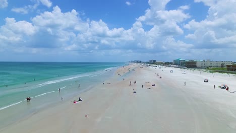 Antena-De-Una-Playa-Llena-De-Turistas-En-Orlando,-Florida