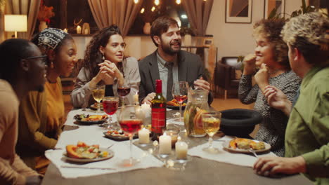 Jugando-Durante-La-Cena