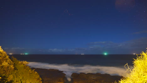 Australia-Bahía-Wollongong-Costa-Sur-Noche-Timelapse-Con-Barcos-Mercantes-Por-Película-De-Taylor-Brant