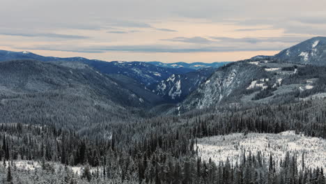 Encantado-Por-La-Nieve:-Las-Tierras-Altas-Del-Oeste-De-Kootenay