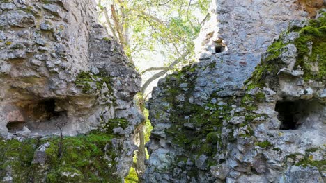 Close-up-of-a-Norman-keep-ruins-in-Sutton-Valence-just-outside-Maidstone