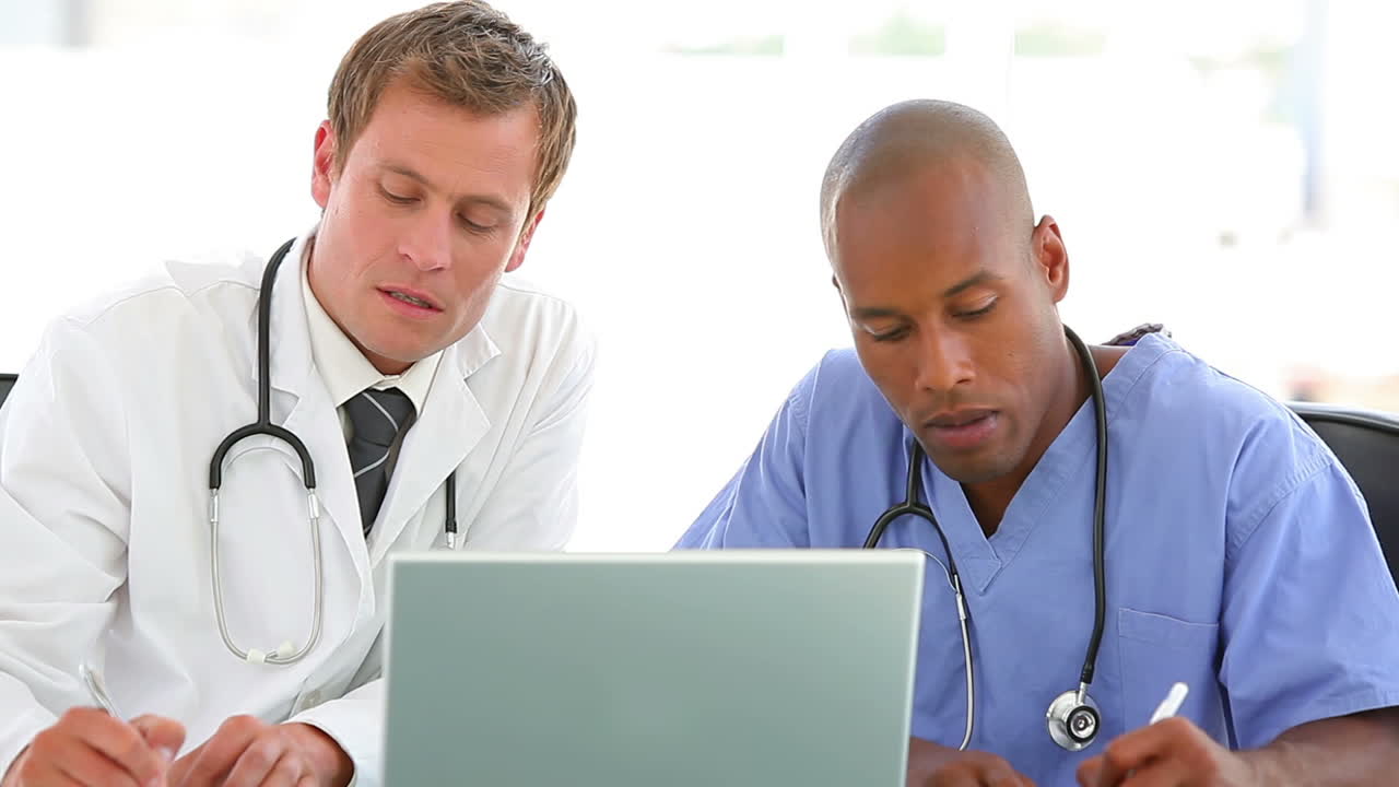 equipo médico trabajando juntos