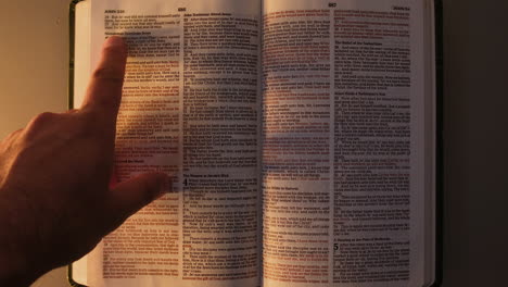 john 3 16 for god so loved the world reading holy bible 4k