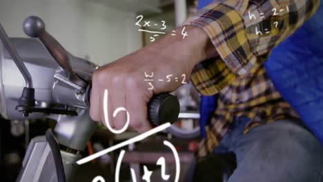 animación de ecuaciones matemáticas con un hombre reparando su motocicleta