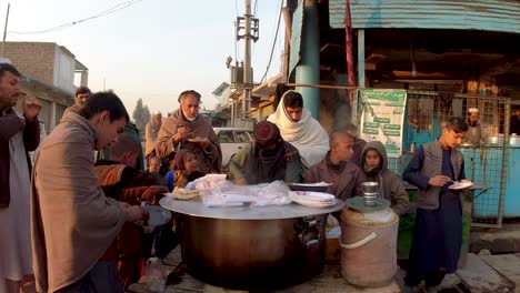el concurrido mercado de los vendedores de arroz