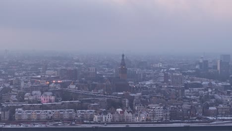 Dolly-Drohne-Schoss-Auf-Die-Stevens-Kirche-In-Der-Stadt-Nijmegen-Zu